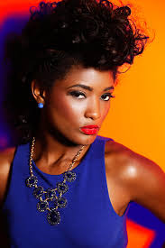 A BELEZA DE ÉRIKA JANUZA E A COR DO VERÃO