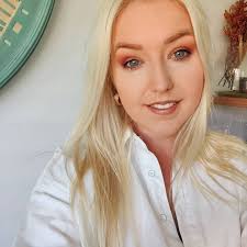 Live music is backkkkk 🎉 Feels weird putting a full face of makeup