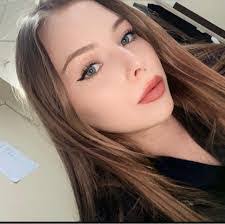 Kassandra Robbins's Instagram, Twitter & Facebook