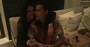 Kena Hack Foto Liburan Harry Kendall Jenner Tersebar Okezone Celebrity