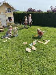Weitere ideen zu garten spielplatz, kinderspielplatz garten, kinder garten. Nachhaltiges Holzspielzeug Fur Den Garten Oder Park