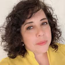 Everyone raised in the US needs to learn American English first