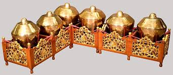 The Kenong Is One Of The Instruments Used In The Indonesian Gamelan It Is Technically A Kind Of Gong But Is Placed On Its S Musik Indonesia Musik Tradisional