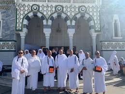 Antara yang perlu dibawa ialah losyen dan vaseline untuk mengelakkan bibir dan kulit menjadi kering. Keperluan Umrah Musim Sejuk Persiapan Sebelum Ke Tanah Suci Tripfez Blog