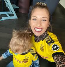 Passenderweise erlaubt die bayerische hauptstadt zudem 14.000 fans im stadion. Susser Support Hier Feuern Cathy Und Ludwig Papa Mats An Promiflash De