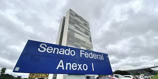 Funcionários contaram que frias anda e despacha armado, e que o clima de tensão nos corredores é recorrente. Mario Frias Anda Armado Grita E Assusta Funcionarios Da Cultura