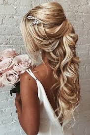 Deciding on the hairstyle for your wedding, the big day if you will, is tough enough without throwing dodgy wedding hair into the mix, let alone adding more dubious bling with a wedding hair accessory. 45 Perfect Half Up Half Down Wedding Hairstyles Wedding Forward Hair Styles Hair Vine Wedding Wedding Hair Half