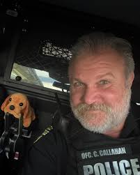 Huge shout-out to Officer Chad Callahan of the Orlando Police Department  Airport Division, for going above and beyond to assist a distressed  passenger recently! 🐶✈️ A young traveler lost her beloved stuffed