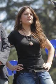 Camila vallejo acusa a los grandes medios de hacerle el juego a piñera y su «cortina de humo» sobre el matrimonio igualitario parlamentaria criticó la cobertura de los medios de comunicación tras la última cuenta pública de piñera como presidente, centrándose solo en el anuncio del mandatario sobre el matrimonio igualitario. 30 Ideas De Camila Vallejo 3 Camila Vallejo Camilo Modelo Educativo