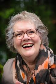 In thie epsiode you'll heat from Gary Kott an American television and  advertising writer and artist. He was a writer and supervising producer for  The Cosby Show. Gary worked