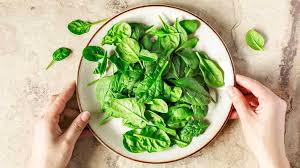 spinach 101 nutrition facts and health benefits