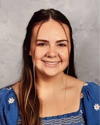 📘✨ Welcome to Oak Hall, Ms. Chenoweth! 🦅 We're thrilled to welcome Ellie  Chenoweth as our new Upper School Learning Specialist at Oak Hall School!  With a deep commitment to student growth