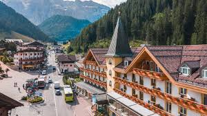 The alpe di siusi in the dolomites val gardena skiing area and is a beloved starting point for beginners and families whose children are taking their first 'steps' on skis. Selva Di Val Gardena Hotel Oswald