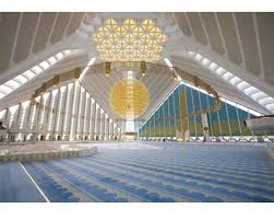 تخرج من المعهد العلمي ثم تابع دراسته الجامعية انتساباً حتى نال الشهادة الجامعية من جامعة الإمام الشيخ والجائزة أُعلن فوزه بجائزة الملك فيصل العالية لخدمة الإسلام للعام الهجري 1414 يدرس في جامعة الإمام محمد بن سعود الإسلامية. Ø§Ù„Ø¹Ù…Ø§Ø±Ø© Ø§Ù„ÙÙ†ÙŠØ© ØªØ³Ø­Ø± Ø§Ù„Ù‚Ù„ÙˆØ¨ ÙÙŠ Ù…Ø³Ø¬Ø¯ ÙÙŠØµÙ„ Ø¨Ø¥Ø³Ù„Ø§Ù… Ø¢Ø¨Ø§Ø¯ Ù†ÙˆØ§Ø¹Ù…