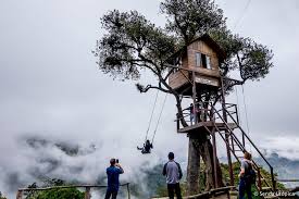 Baños de agua santa is a small town that rises between the central andes and the amazon of ecuador, eight kilometers from the crater of the tungurahua volcano and 30 minutes from ambato. La Casa Del Arbol Construida En Banos De Agua Santa Ecua Flickr