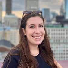 Elizabeth Akel's Instagram, Twitter & Facebook