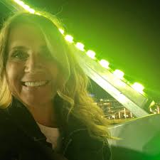 What is the purse policy for ladies at Pittsburgh Pirates games?