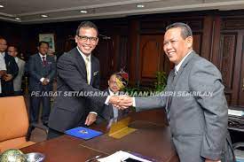 Infobel üzerinde kamu kurumlari seremban arası kategorisinde yer alan diğer şirketleri araştırın. Portal Rasmi Kerajaan Negeri Sembilan Portal Rasmi Kerajaan Negeri Sembilan Majlis Angkat Sumpah Yb Setiausaha Kerajaan Negeri Dan Pegawai Kewangan Negeri