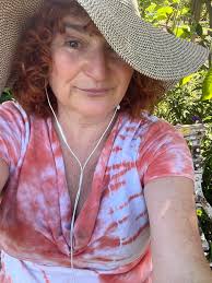 Good morning 💞 "Pain changed me. It made me strong enough to walk away  from the people and things that are no longer needed in my life just smile  and move on." |