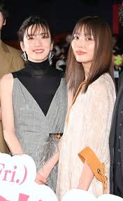 内田理央 花柄ロングワンピ オレンジパンプスで春の装い 毎日キレイ 女優 内田 春