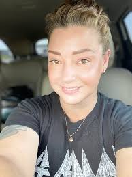 Hii, I'm a work at home 32 year old and I'm in the Keller area in Ft.  Worth. I enjoy music and hanging out with friends. I'm such a nerd cause  tend