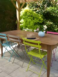 Table Ancienne Et Chaise Bistrot Fermob Pour Les Repas D Ete A L Abri De La Pergola Meuble Jardin Banquette Jardin Chaise De Jardin