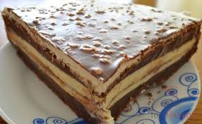 Eine Creme Torte Die Sich Fur Verschiedene Feiern Eignet Die Mascarpone Fullung Ist Sehr Fein Kuchen Und Torten Kuchen Und Torten Rezepte Einfacher Nachtisch