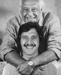 Renowned for his several performances in stage, film and television, where he frequently works in telenovelas. Antonio Fagundes Abraca A Si Mesmo Em Foto Juntos Venceremos Revista Marie Claire Celebridades