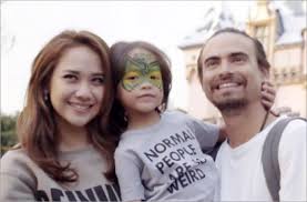 Bunga citra lestari cinta sejati ost habibie ainun official video. Bunga Citra Lestari Habiskan Waktu Bareng Keluarga Di Mv Wanita Terbahagia