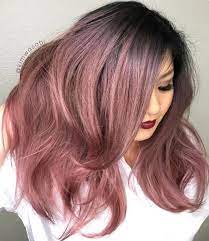 Les cheveux rose gold, c'est la toute nouvelle tendance de cheveux rose clair. Balayage Rose Gold Metallique Metallic Hair Color Metallic Hair Hair Inspiration Color