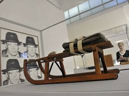 The event has gone down in the contemporary treasure trove of anecdotes, was widely reported in the media and told in different versions. Neues Von Beuys 280 Neue Werke In Der Pinakothek Der Moderne Stadt