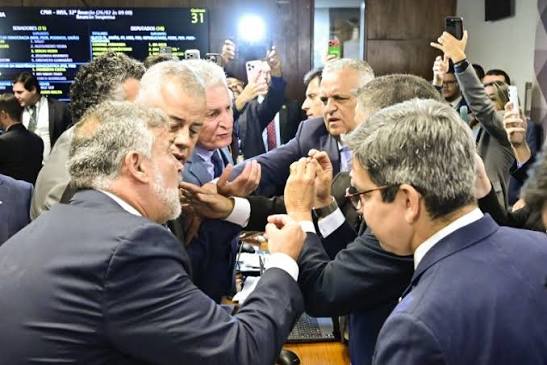 Sob protestos, CPMI aprova quebra de sigilos de filho do presidente Lula -  Notícias - Portal da Câmara dos Deputados