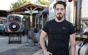 Diogo martins, de 28 anos, esteve a reviver, com júlia pinheiro, os marcos da sua carreira que começou aos 10 anos, sem esquecer o lado pessoal, que, nos últimos tempos, ficou marcado por acontecimentos duros. Diogo Martins E A Morte Inesperada Da Mae Ator Volta A Viver Com O Pai Nao Vou Continuar Bem Durante Muito Tempo Vip Pt