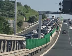 La fața locului acționează 20 de ambulanțe din bucurești. Trafic Infernal Pe Autostrada Soarelui Cozile De Masini Se Intind Pe Mai MulÈ›i Kilometri Focuspress Ro