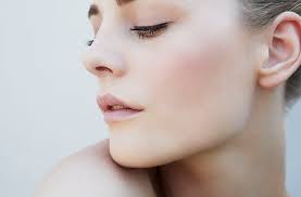 Short hairstyle for women with double. Exactly How To Camouflage A Double Chin With Makeup Newbeauty