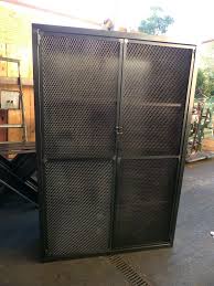Armoire Industrielle Porte Grillagees Sur Mesure Brocantetendance 2 Bois Metal Industriel Table Industrielle