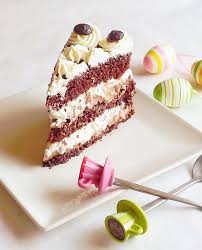 Deasupra se aseaza visinile scurse bine de suc,puse una. Tort Cu Fructe Si Frisca Dulciuri Fel De Fel