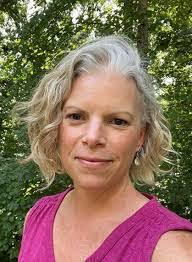 Leanne Stark's Instagram, Twitter & Facebook