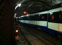 El transporte en madrid es muy complicado a la hora de comprar el. Un Tren Del Metro De Madrid Que Iba A Poca Velocidad Descarrila Sin Viajeros Radio Madrid Cadena Ser