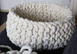 Das material gibt es nicht nur in verschiedenen farben, sondern auch in unterschiedlichen stärken und strukturen. Strick Und Hakelbeispiele Fur Dicke Wolle Fur Teppiche Strickpoufs