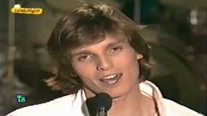 For the past 30 years miguel bose has been a major force in latin music, crossing all genres but always maintaining an electronic beat. Miguel Bose Te Amare Youtube