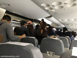 「機内　席を立つ」の画像検索結果