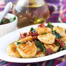 Gnocchi Aux Epinards Et Tomates Confites Recette Gnocchi Recette A Base De Tomates Recette A Base De Tomates Sechees