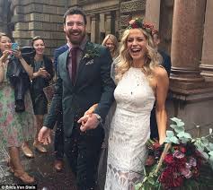 Ο ελληνικός γάμος part 1 !!! Skwtseza Nyfh 3odepse 68 Eyrw Gia Nyfiko Kai 1 140 Eyrw Gia Oloklhro Ton Gamo Ths Ti Les Twra