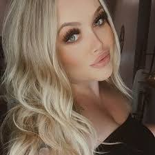 Danielle Lorraine's Instagram, Twitter & Facebook