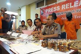 Jual buku murah, garansi, lengkap dari pusatnya. Jasa Buku Nikah Palsu Di Padang Terungkap Ini Kata Korban Republika Online