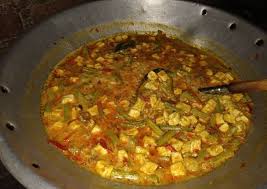 Masukkan kikil, cabe hijau, cabe merah, tomat, kaldu bubuk, gula, garam, kecap manis, dan air. Cara Memasak Lodeh Kikil Tahu Kacang Resep Enyak