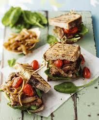 Rooi Rose Steakburgers Met Mosterd Uie Food English Food Recipes