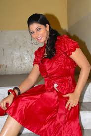 Beauty Galore HD : Sarah Sharma Very Beautiful And Bubbly Look In Red Frock  | Bhojpuri Film Actress