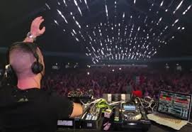 The gas was stored on top of the gashouder in a steel tank that extended telescopically to a height of forty meters. Awakenings Returns To Ade With 7 Editions In Gashouder